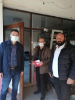 Cumhuriyet Bayramı coşkusunun daha güzel yaşanması için borsamız tarafından üyelerimize işyerlerine asılmak üzere Meclis Başkanı Erhan Aydın ve Meclis üyemiz Yüksel Taş tarafından Türk Bayrağımız dağıtıldı