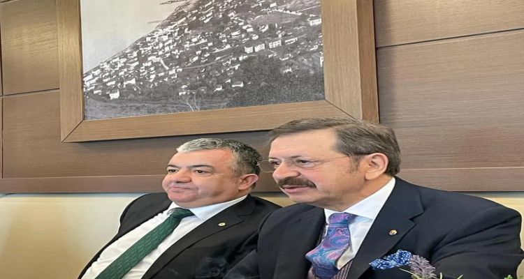 Borsa Başkanımız Mustafa Uslu Ordu ya okul açılışı için gelen TOBB Başkanımız Rifat Hisarcıklıoğlu ile biraraya geldi.