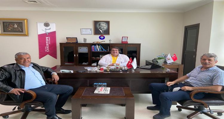 Çakırtepe hastanesinde başhekim olarak göreve başlayan Dr. Ali ÇOŞKUN'a, Borsa Başkanımız Mustafa USLU ve Genel Sekreterimiz Mehmet GÜR. hayırlı olsun ziyaretinde bulundu.