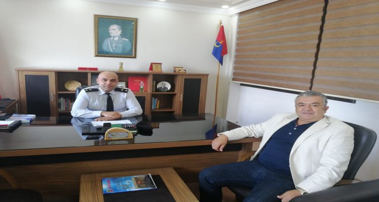 Ünye Jandarma Komutanı Muhammed Ali Akkanın bir üst rütbeye terfi etmesi nedeniyle nezaket ziyaretinde bulunan Başkanımız Mustafa Uslu tebrik ve başarı dileklerini iletti.