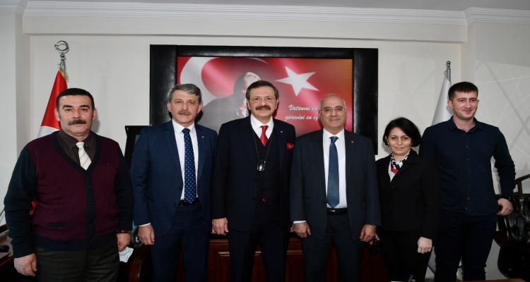 Yoğun programı sırasında Borsa personelini de ihmal etmeyerek teveccüh gösteren Sayın HİSARCIKLIOĞLU'na, ilgisi, alakası ve gösterdiği tevazu için borsa personeli olarak teşekkür ediyoruz.